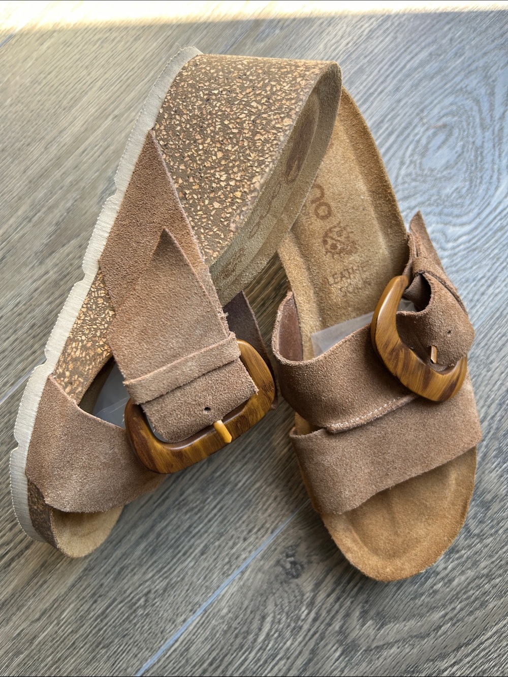 Yokono Big Buckle Suede Wedge Sandals Size 8.5 (EU 39)